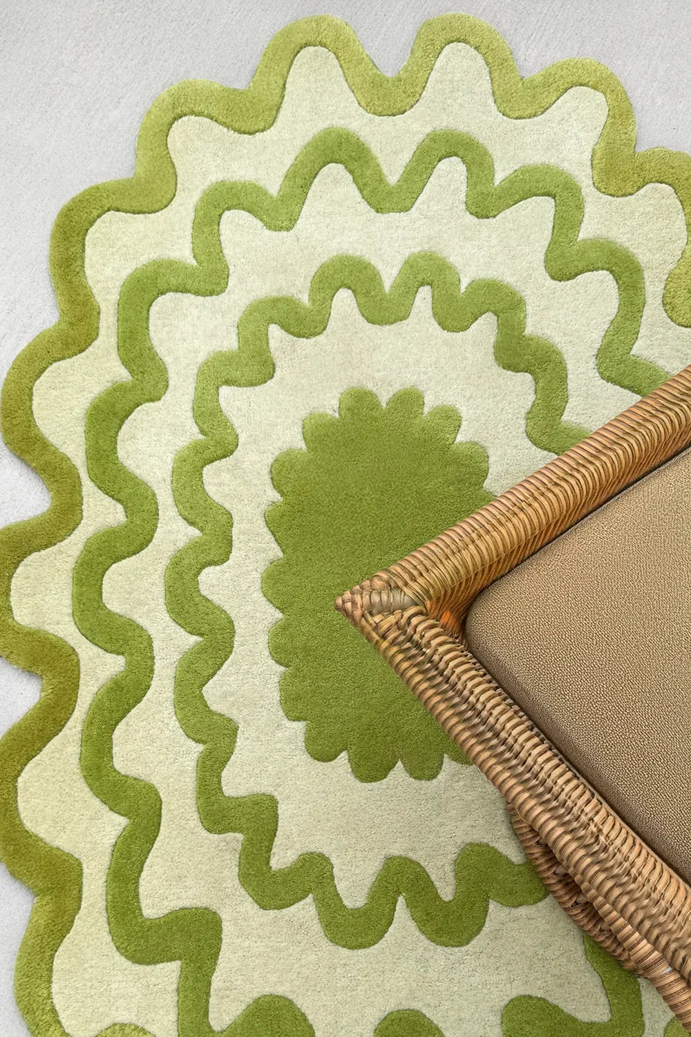 Funky Wavy Border Hand Tufted Wool Carpet