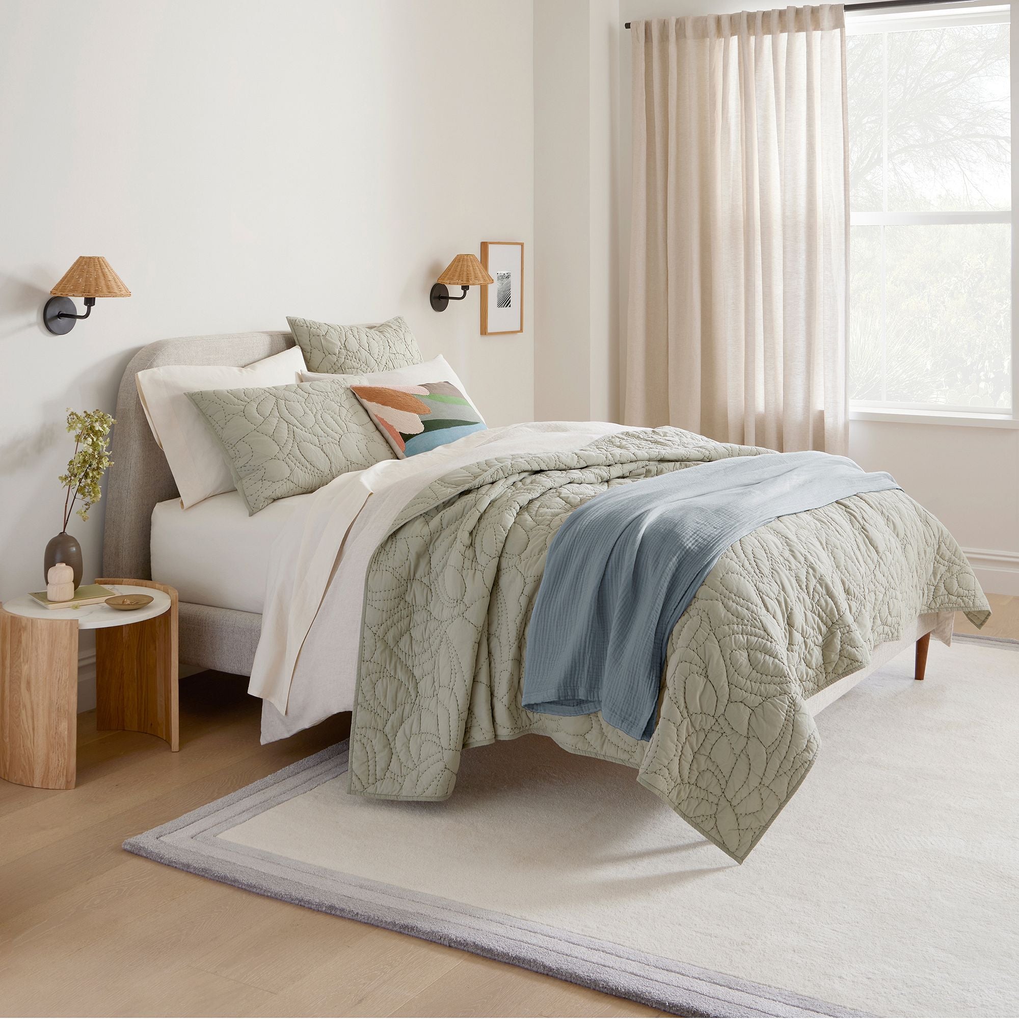 Luna Scallop Border Wool Rug