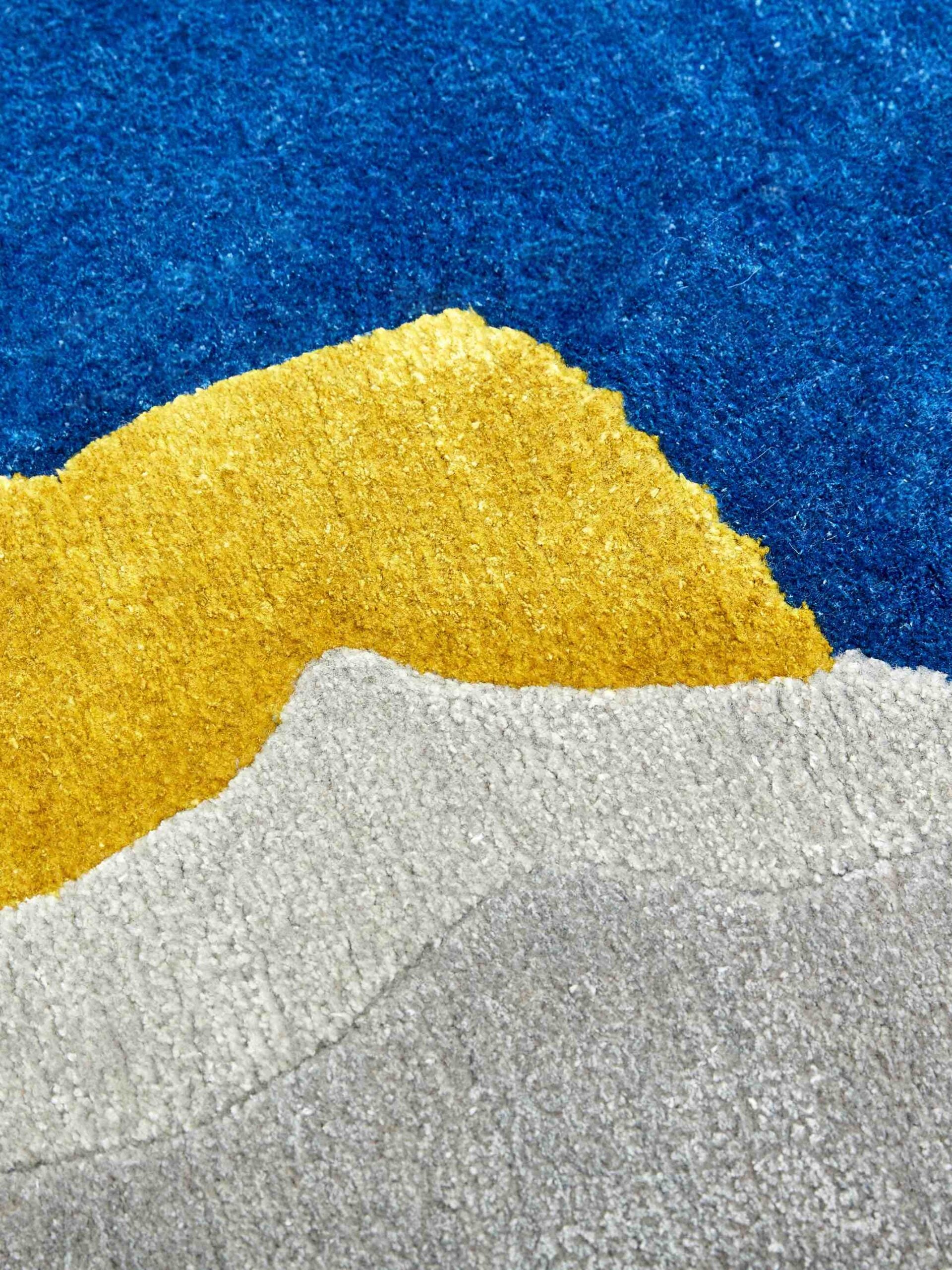 Hand-Carved Luxury Wool Rug