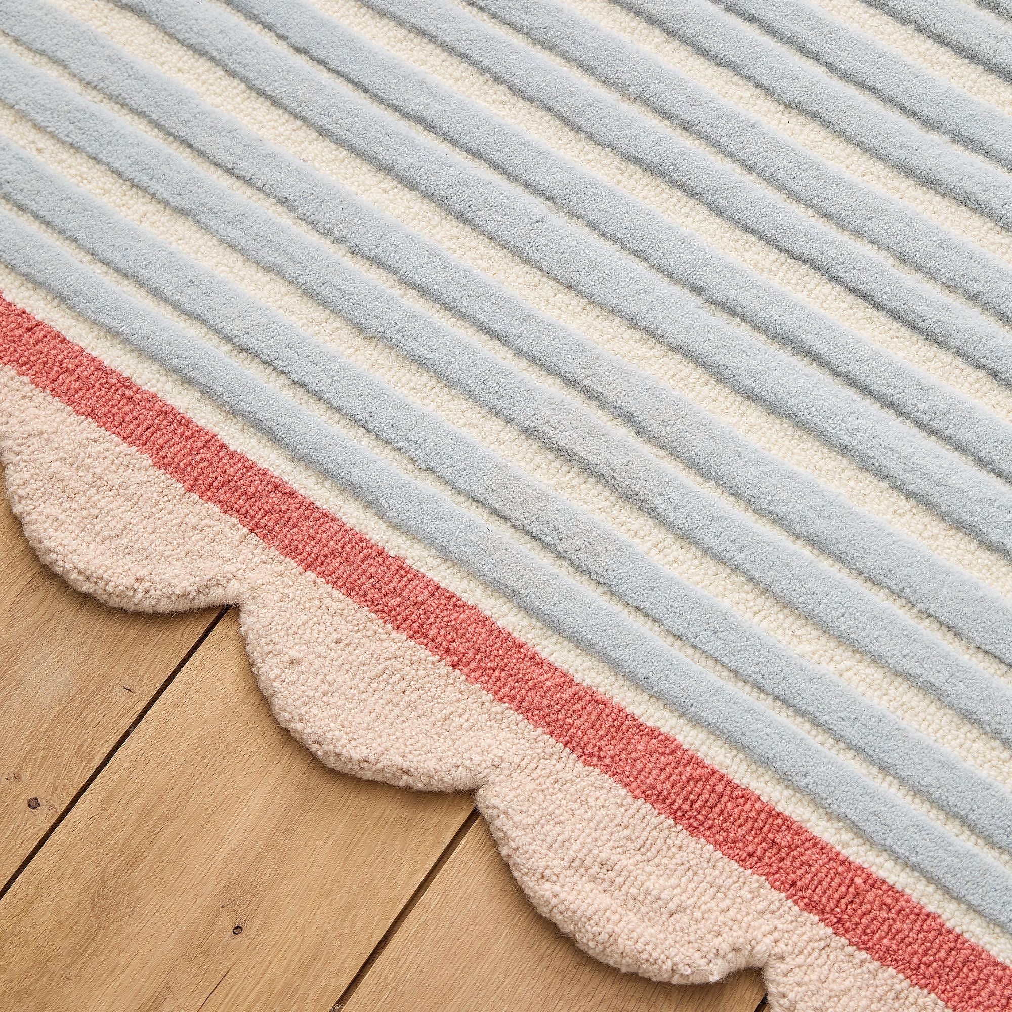 Seabreeze Scalloped Wool Rug