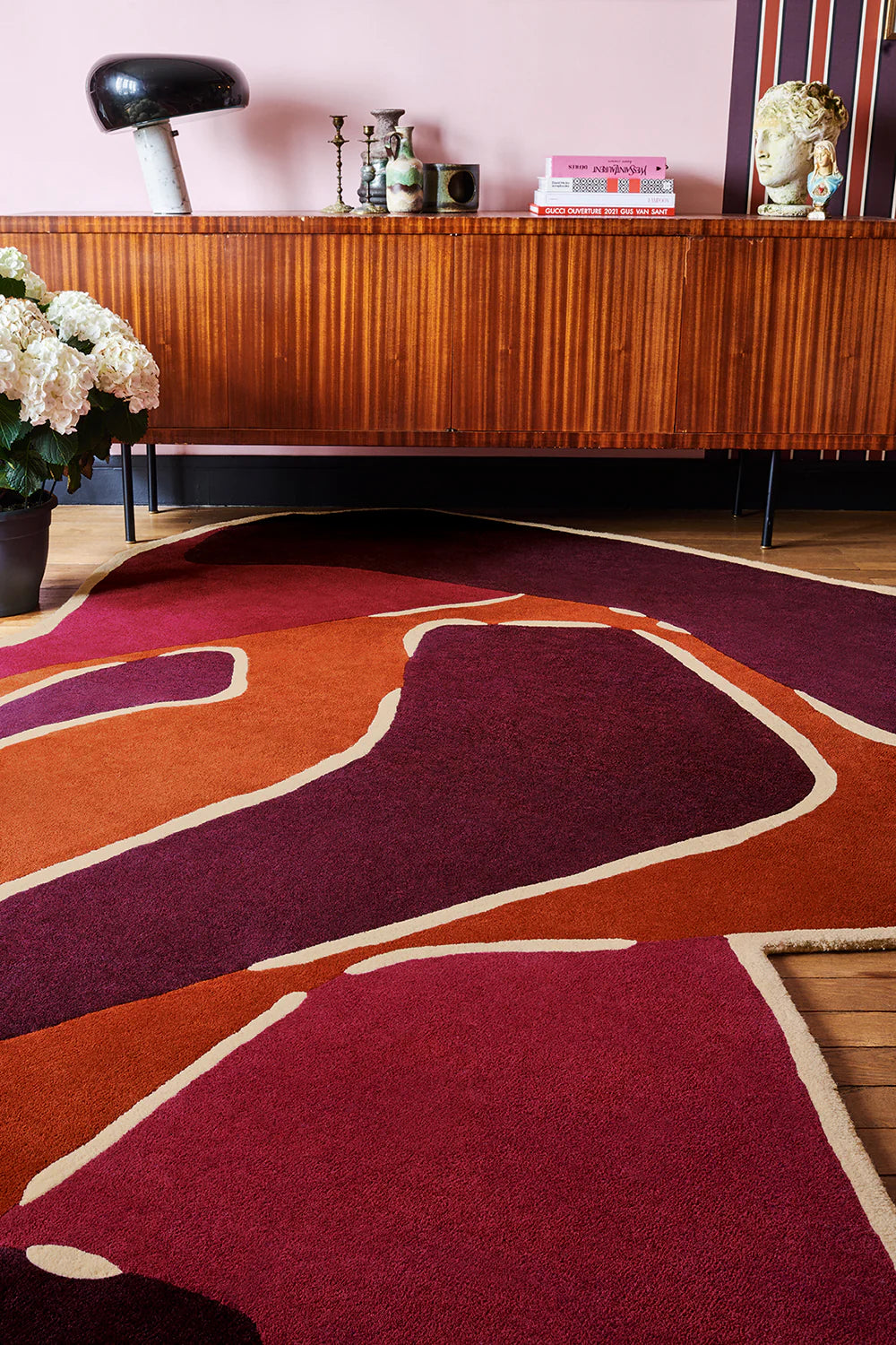 Hand-Tufted Artistic Silhouette Design Rug