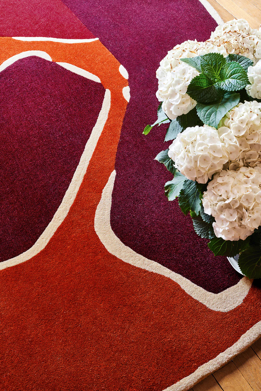 Hand-Tufted Artistic Silhouette Design Rug